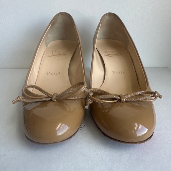 Tan patent leather Christian Louboutin heels - Picture 1 of 4